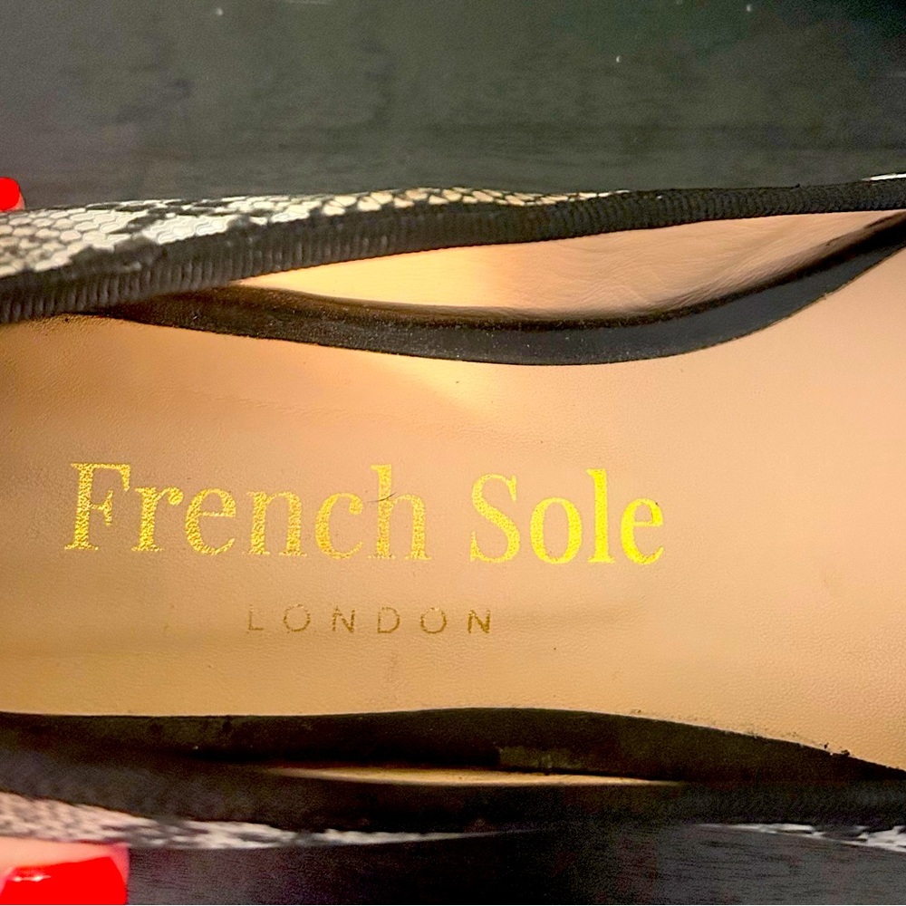 Excellent Condition French Sole Snakeskin Flats - 37.5 - Picture 7 of 8